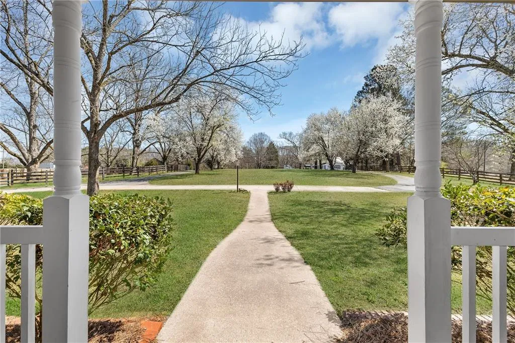 McDonough, Georgia 30253, United States, 4 Bedrooms Bedrooms, ,4 BathroomsBathrooms,Residential,Pending,76516