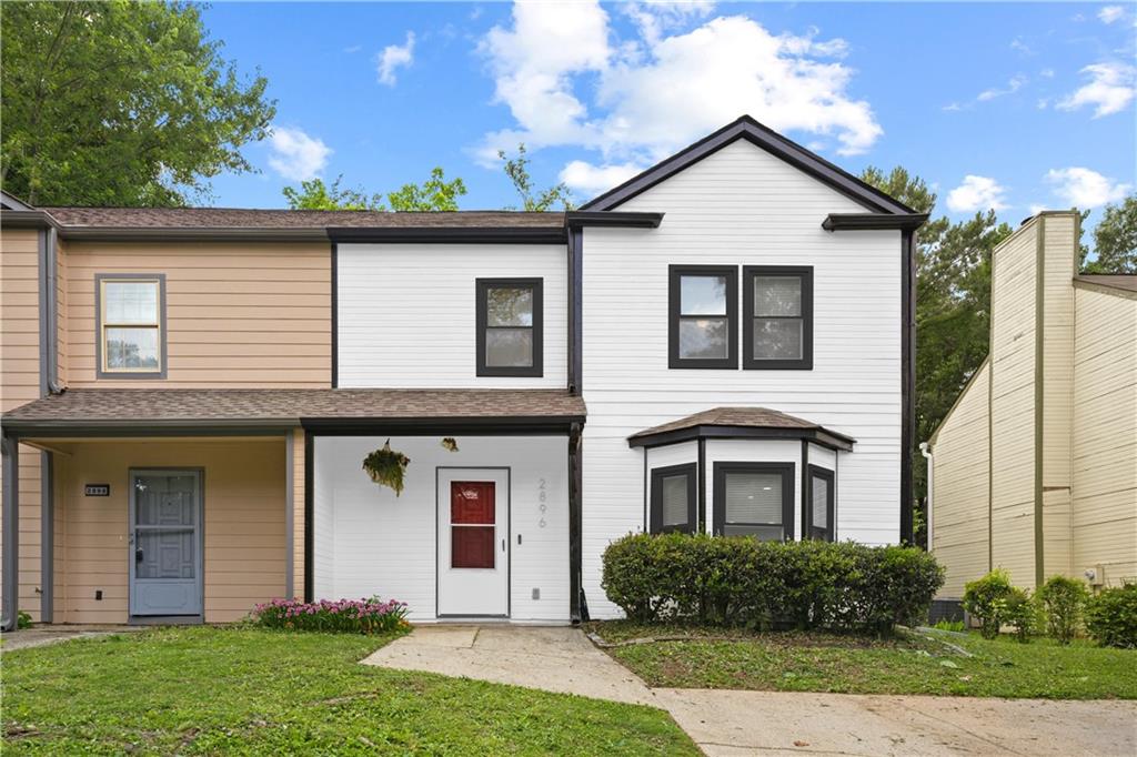 Beautifully Renovated Townhouse – No HOA!
Move-in ready and packed with updates, this spacious 3-bedroom, 2.5-bath townhouse in Marietta is a fantastic value! Walk or Bike ride to the new ***MILFORD RECREATION CENTER*** and conveniently located just minutes from The Battery, downtown Smyrna, Marietta Square, Silver Comet Trail, I-75, and I-285. This home offers both comfort and accessibility.
Step inside to fresh new paint, flooring, lighting, and a brand-new stove. The updated kitchen flows effortlessly into the family room, where a striking brick fireplace adds warmth and charm. A half bath for guests and a covered rear porch creates the perfect setup for entertaining—ideal for summer barbecues!
Upstairs, you’ll find three generously sized bedrooms, including a primary en-suite and an extra-large shared bath for the additional bedrooms. With newly renovated bathrooms, a NEW ROOF, ALMOST NEW HVAC, and HOT WATER HEATER, this home is ready for its next owner.