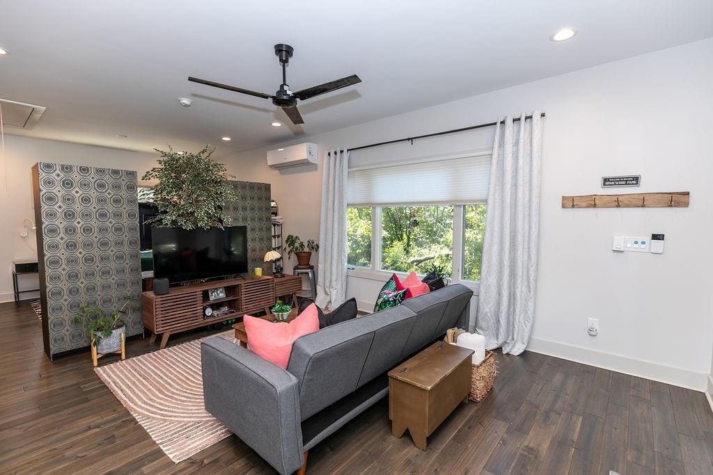 1084 Sanders Avenue SE B