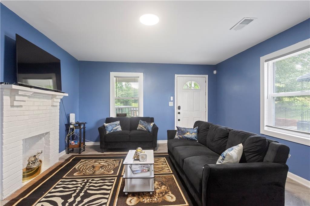 537 W Lake Avenue NW