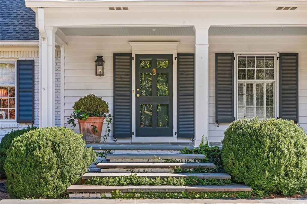 521 Heyward Circle NW