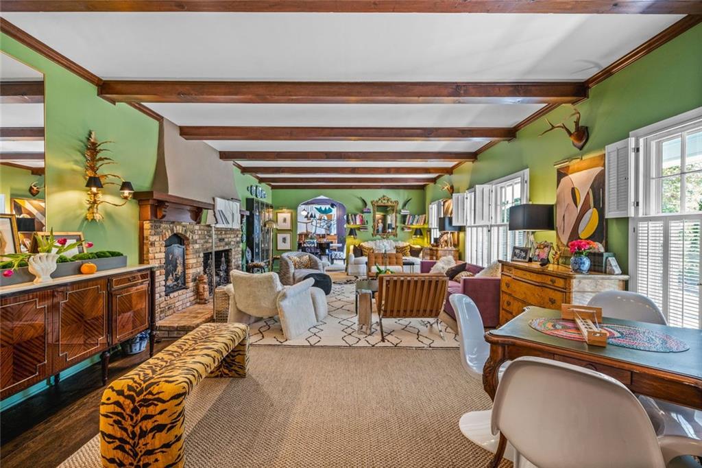 521 Heyward Circle NW