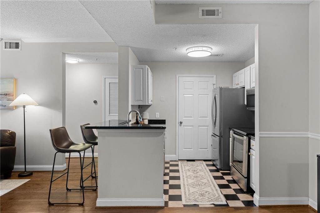 1074 Peachtree Walk NE B301