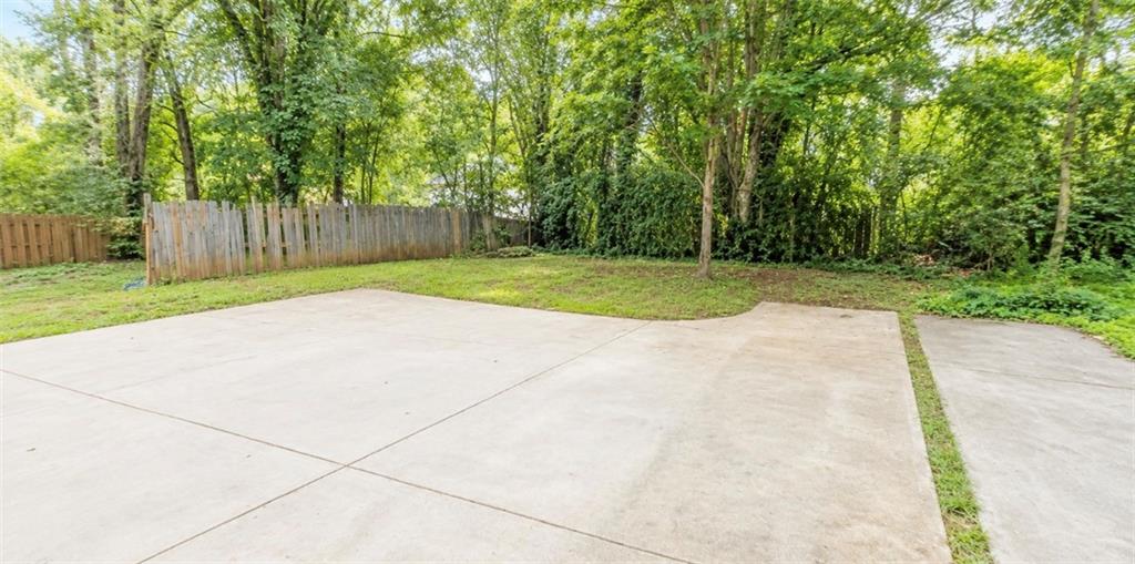 2001 Lois Place NW