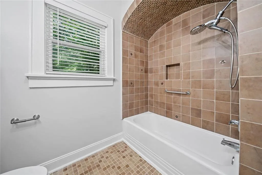 Atlanta, Georgia 30317, United States, 3 Bedrooms Bedrooms, ,3 BathroomsBathrooms,Residential,Active,241560