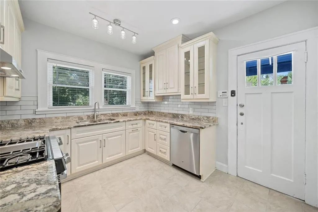 Atlanta, Georgia 30317, United States, 3 Bedrooms Bedrooms, ,3 BathroomsBathrooms,Residential,Active,241560