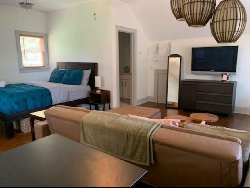 2284 Cottage Grove Avenue SE Carriage House