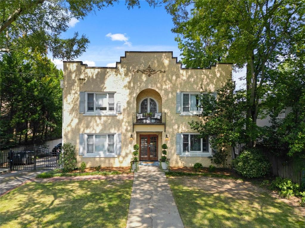 Welcome to 70 Sheridan Drive NE, Unit 12—a charming top-floor, corner condo in the heart of Buckhead. This 1-bedroom, 1-bath home offers 645 sq ft of light-filled living space in a boutique 1920s building with only 12 units. Enjoy defined spaces for living, dining, and cooking, plus the convenience of an in-unit washer/dryer, gated parking, and private basement storage.
Steps from Publix, Starbucks, Barnes & Noble, and a variety of restaurants, this condo combines historic character with modern convenience in one of Atlanta’s most desirable locations. Don’t miss this rare opportunity—schedule your tour today!