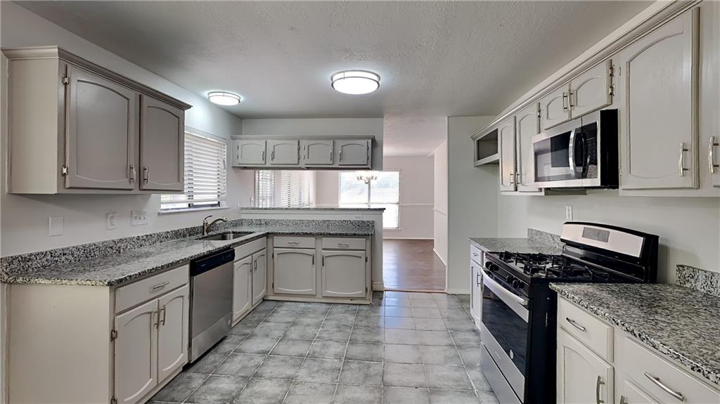 516 N Shore Road, Lithonia, Georgia image 4