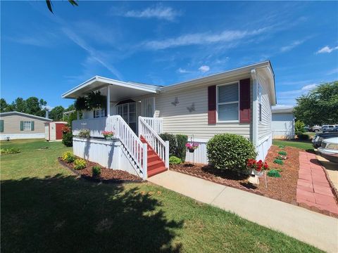 Homes For Sale - 915 Bel Air Boulevard<br/> Hampton, GA 30228