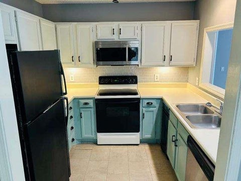 Condo For Sale - 104 Abingdon Way<br/> Sandy Springs, GA 30328