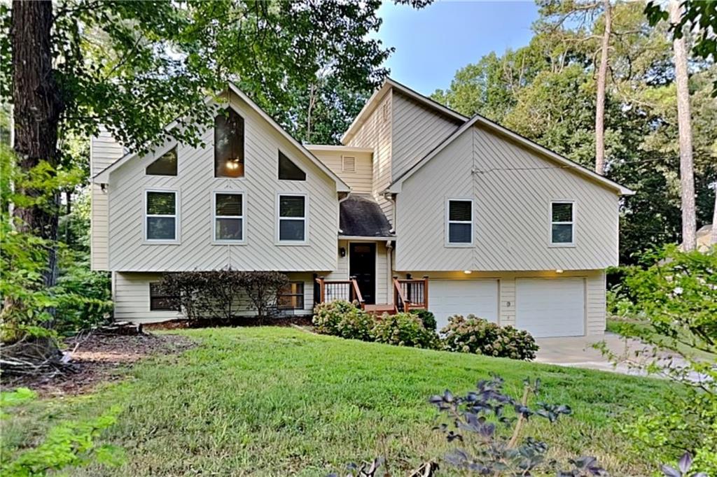 Charming 4 bed, 3 bath, 2,226 sqft home in Woodstock! Open kitchen concept with updated counters and a spacious living room. Primary suite with attached bathroom. Spacious backyard, great for gatherings! Pets accepted on a case by case basis. Additional admin fees apply. The Fireplace is decorative. Schedule your showing today! This home is as-is.
LEASE TERM:1-2 years
This home may be located within a Homeowners Association (HOA) community. If so, residents will be responsible for adhering to all HOA rules and regulations. Please contact your agent or landlord's agent for more information.