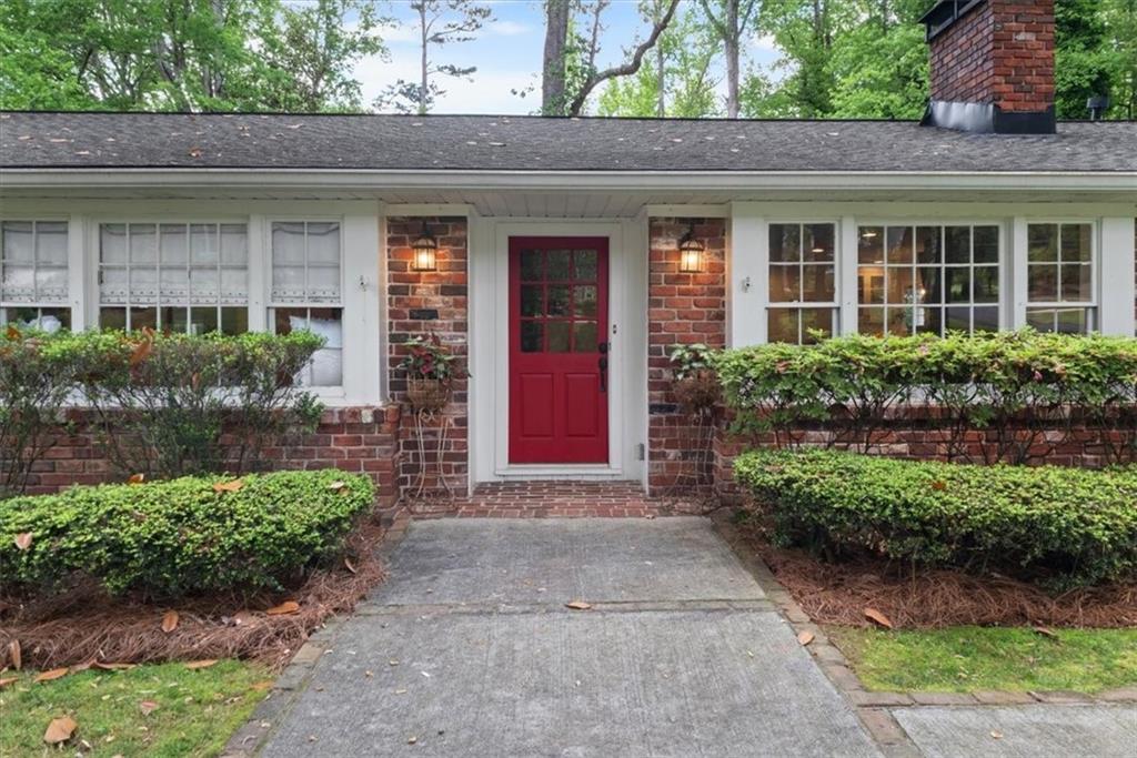 302 Chinquapin Drive SW