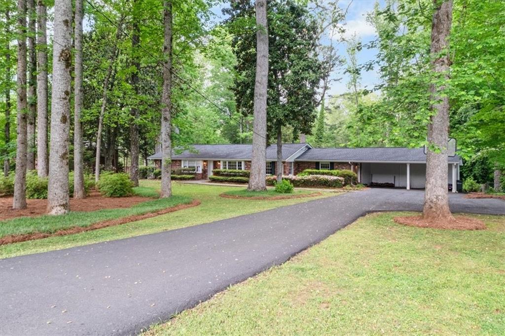 302 Chinquapin Drive SW