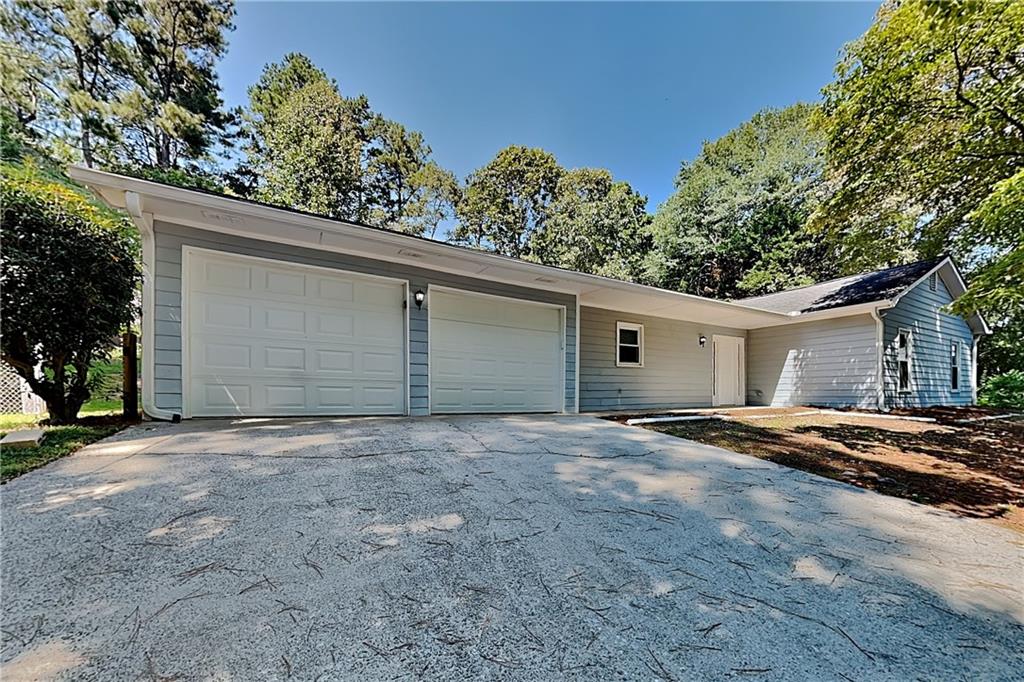 Charming 3 bed, 2 bath, 1,460 sqft home in Dacula! Open kitchen concept with updated counters and a spacious living room. Primary suite with attached bathroom. Spacious backyard, great for gatherings! Pets accepted on a case by case basis. Additional admin fees apply. The Fireplace is decorative. Schedule your showing today! This home is as-is.
LEASE TERM:1 year
This home may be located within a Homeowners Association (HOA) community. If so, residents will be responsible for adhering to all HOA rules and regulations. Please contact your agent or landlord's agent for more information.
