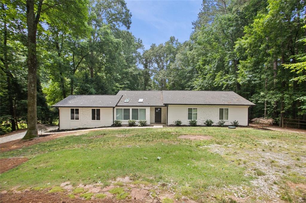 Charming Updated Ranch in Alpharetta!
Welcome home to this beautifully updated 3-bedroom, 2-bath ranch nestled on over 3/4 of an acre in a peaceful cul-de-sac in sought-after Alpharetta, GA. No HOA. This move-in-ready gem boasts a bright and open layout, fresh modern finishes, with large windows and ample natural light. A huge, spacious deck overlooks a serene, wooded lot, offering privacy and room to play or expand. Located just minutes from top-rated schools, downtown Alpharetta, shopping, and dining—this is the perfect blend of comfort, convenience, and quiet living. Don’t miss it!