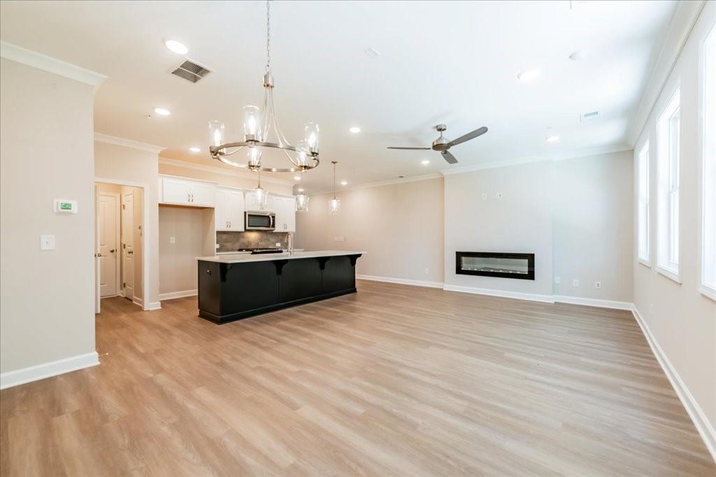 1612 Ruskin Way