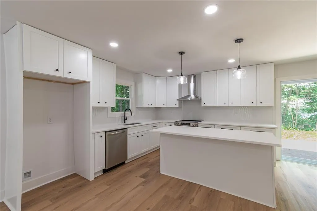 Duluth, Georgia 30096, United States, 4 Bedrooms Bedrooms, ,3 BathroomsBathrooms,Residential,Active,163422