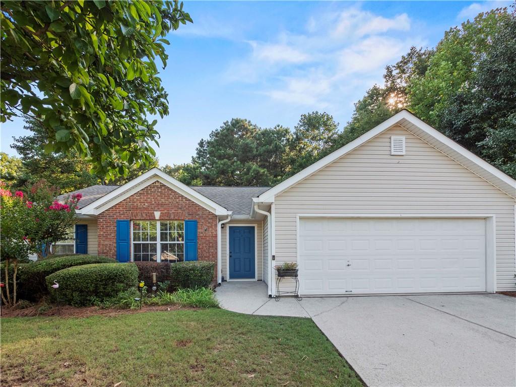 LOCATION! LOCATION! WELCOME HOME TO THIS 3/2 RANCH WITH NO HOA AND IN A CUL DE SAC. YOU WILL LOVE THE FULLY FENCED LEVEL PRIVATE BACKYARD! THIS HOME HAS BEEN VERY WELL TAKEN CARE AND THE ROOF,HVAC, AND WATER HEATER ARE NEWER. LAMINATE FLOORING THROUGHOUT THE ENTIRE HOME. NO STEPS TO ENTER THE HOME. SPLIT BEDROOM PLAN. SHED INCLUDED. MINUTES FROM HWY985, SHOPPING, AND RESTAURANTS, AND LAKE LANIER. EXCELLENT HALL COUNTY SCHOOLS. DESIRABLE NEIGHBORHOOD AND LOCATION.