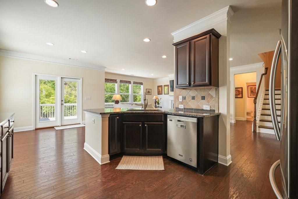 526 Lost Creek Drive, Woodstock, Georgia image 18