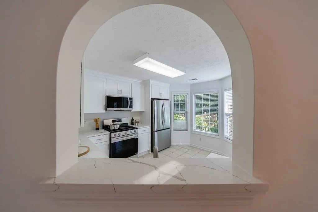 Alpharetta, Georgia 30004, United States, 3 Bedrooms Bedrooms, ,2 BathroomsBathrooms,Residential,Pending,131479