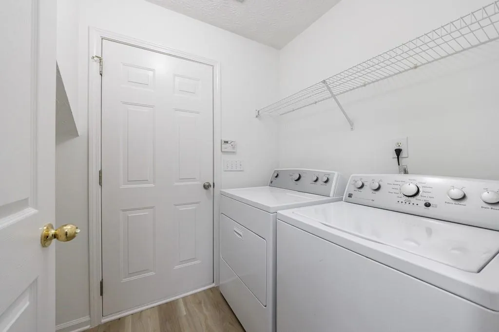 Alpharetta, Georgia 30004, United States, 3 Bedrooms Bedrooms, ,2 BathroomsBathrooms,Residential,Pending,131479