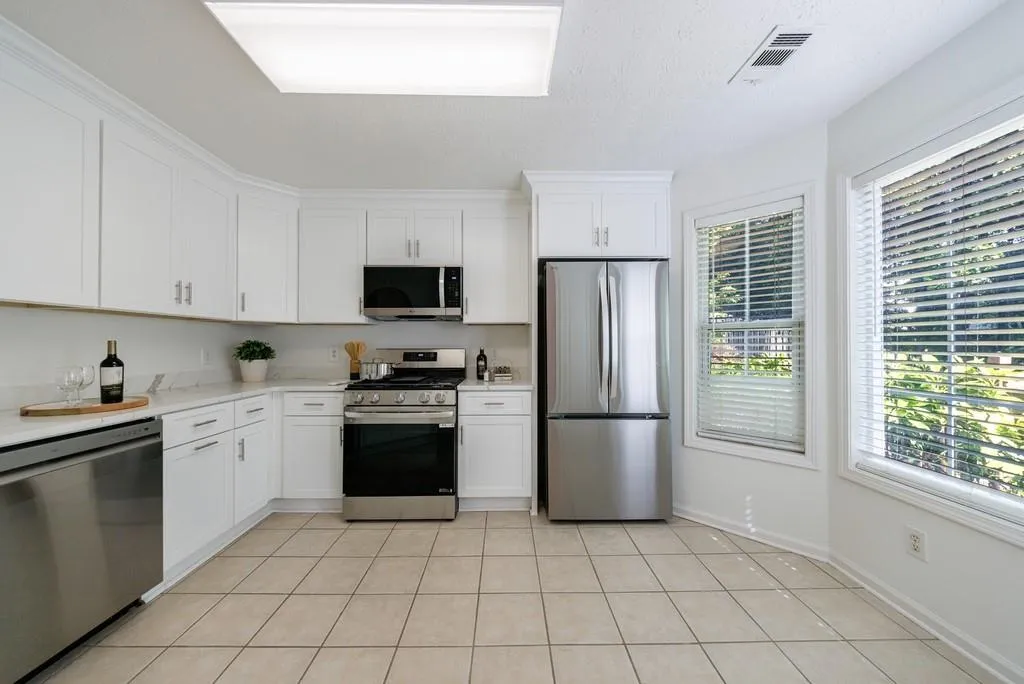 Alpharetta, Georgia 30004, United States, 3 Bedrooms Bedrooms, ,2 BathroomsBathrooms,Residential,Pending,131479