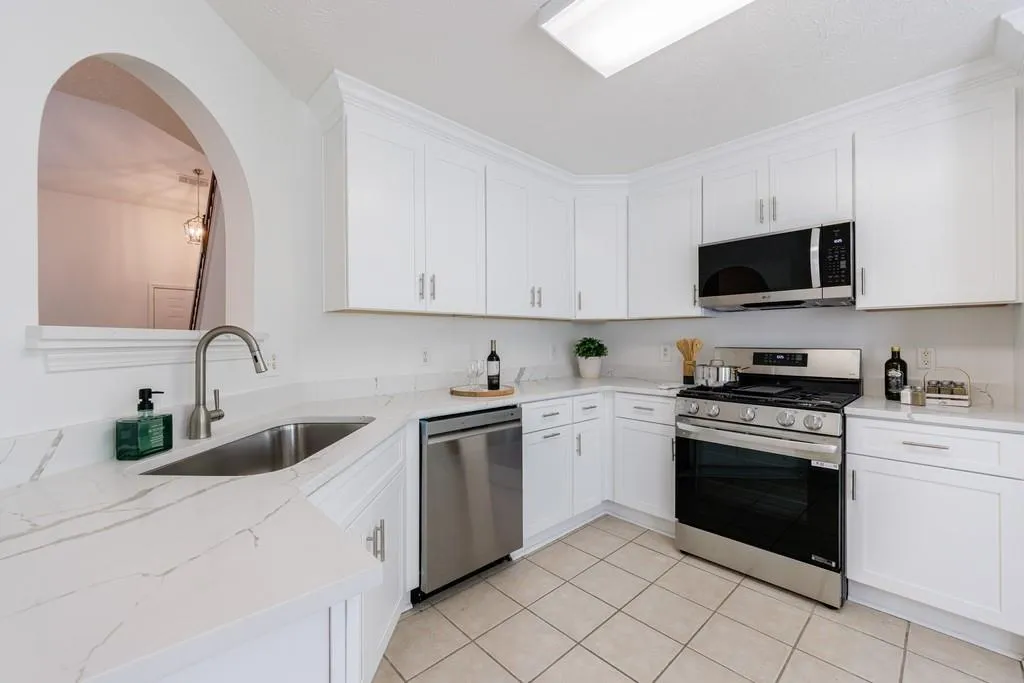 Alpharetta, Georgia 30004, United States, 3 Bedrooms Bedrooms, ,2 BathroomsBathrooms,Residential,Pending,131479