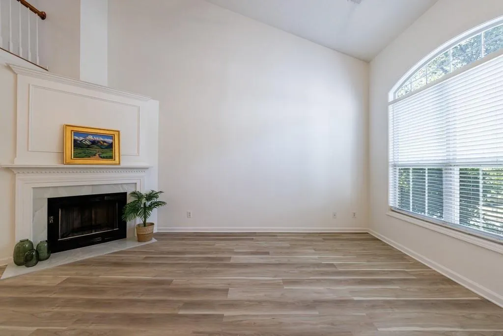 Alpharetta, Georgia 30004, United States, 3 Bedrooms Bedrooms, ,2 BathroomsBathrooms,Residential,Pending,131479