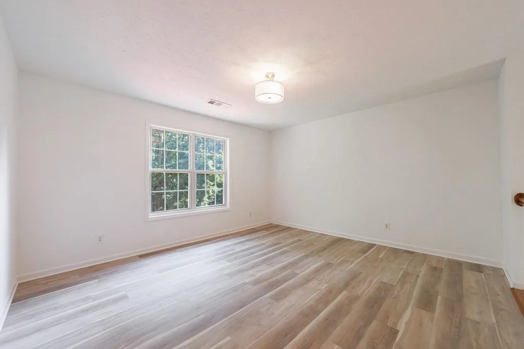 Alpharetta, Georgia 30004, United States, 3 Bedrooms Bedrooms, ,2 BathroomsBathrooms,Residential,Pending,131479