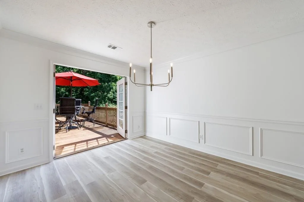 Alpharetta, Georgia 30004, United States, 3 Bedrooms Bedrooms, ,2 BathroomsBathrooms,Residential,Pending,131479