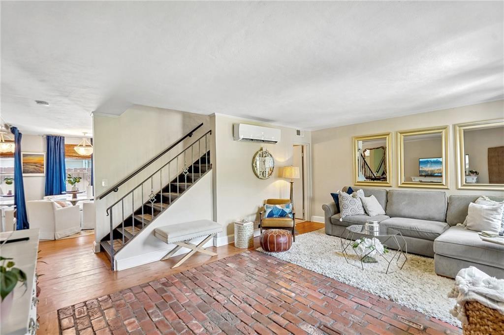 284 Lakemoore Drive NE B