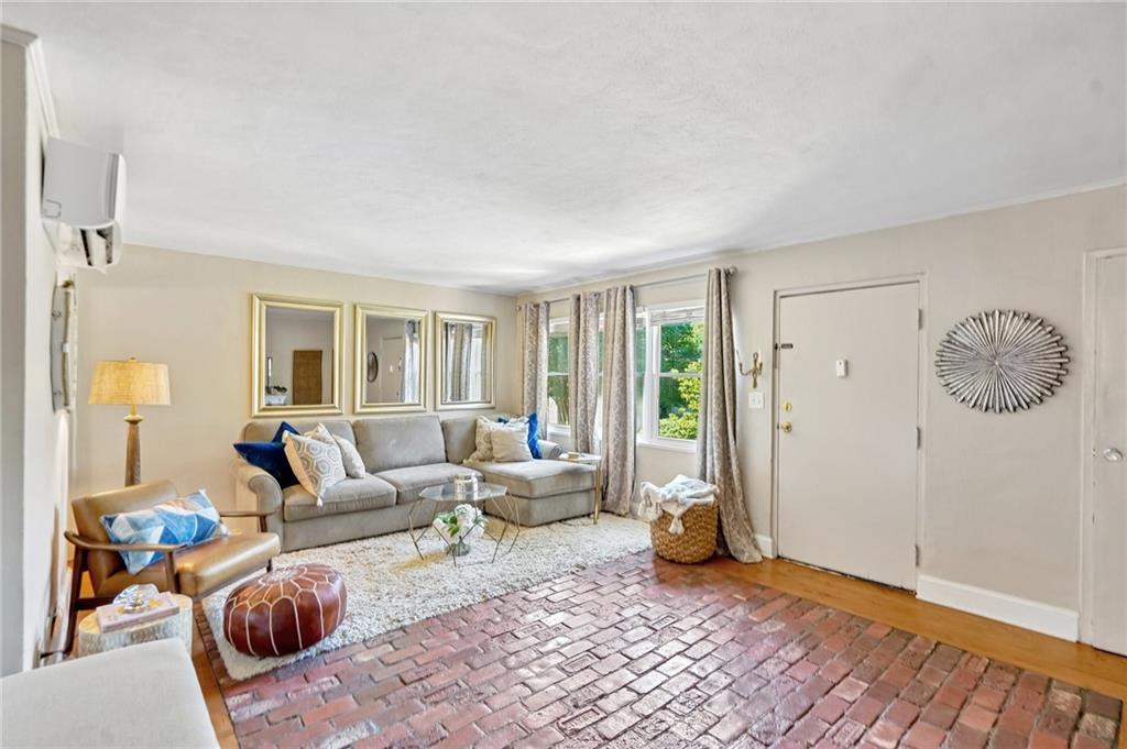 284 Lakemoore Drive NE B