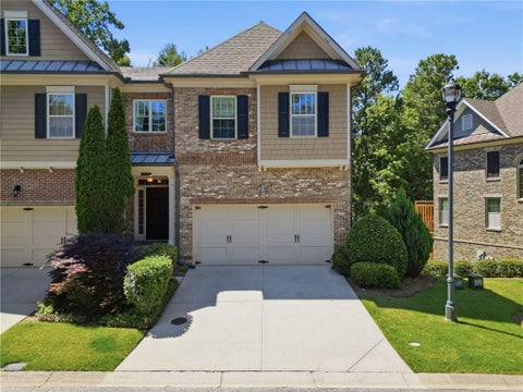 Townhouse For Sale - 7670 Glisten Avenue<br/> Atlanta, GA 30328