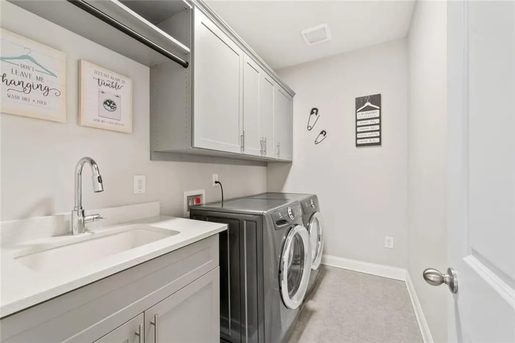 Smyrna, Georgia 30080, United States, 4 Bedrooms Bedrooms, ,5 BathroomsBathrooms,Residential,Active,163126