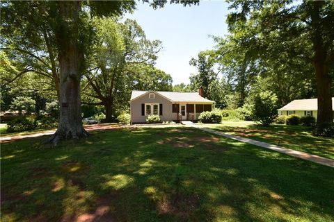 A home in Commerce