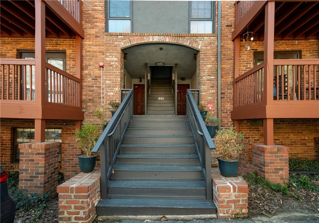 890 Glendale Terrace NE 4