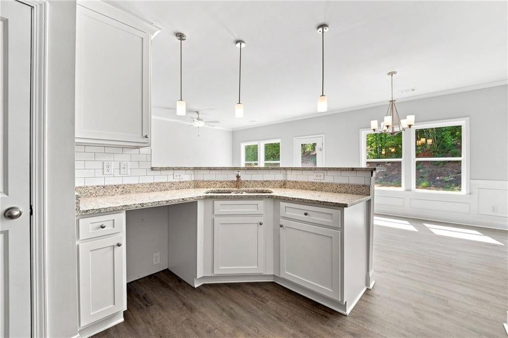 4472 Rivercliffs Way