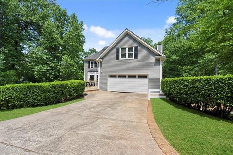 Homes For Sale - 334 Justin Drive<br/> Woodstock, GA 30188