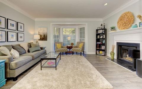 Townhouse For Sale - 27 Mount Vernon Circle<br/> Atlanta, GA 30338