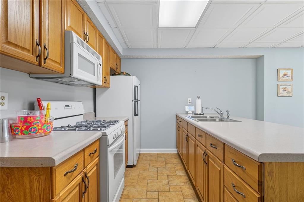 LANIER COUNTRY CLUB ESTATES - Residential