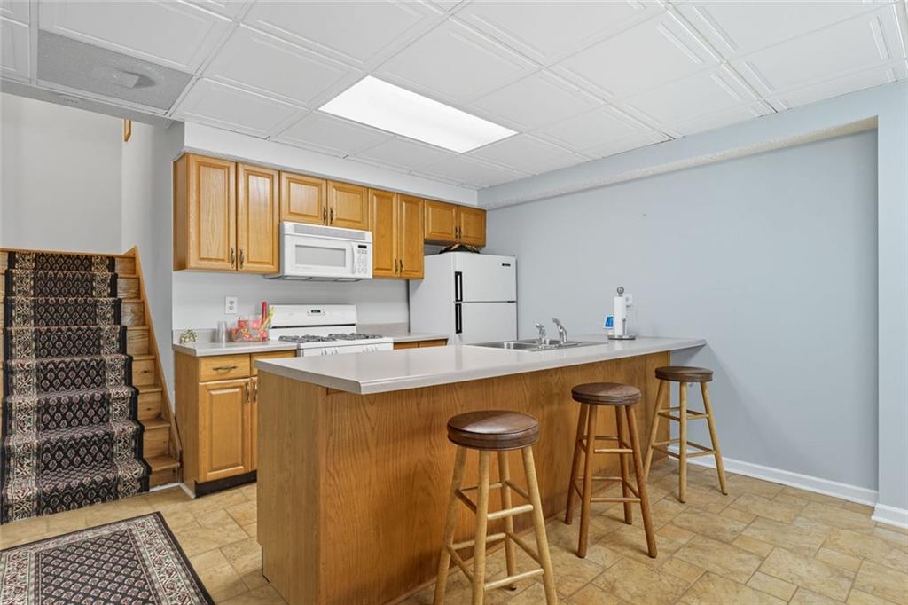 LANIER COUNTRY CLUB ESTATES - Residential