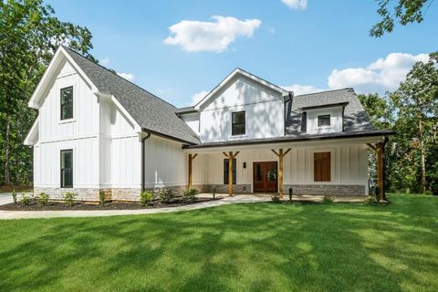 Photo of 613 Ann Court, Woodstock, GA 30188 (MLS # 7652807)