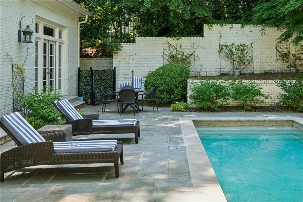 82 Blackland Road NW