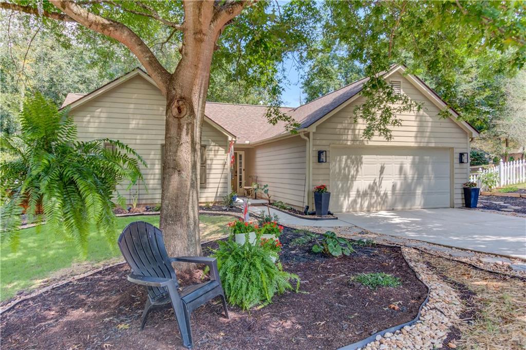 1023 Laurel Green Lane