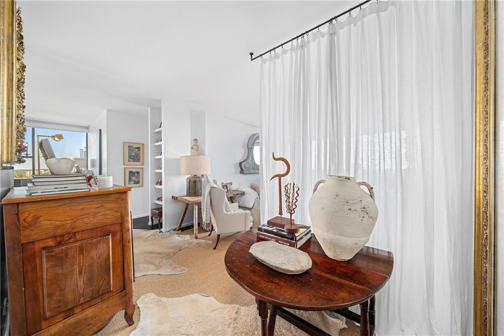 2575 Peachtree Road NE 22H