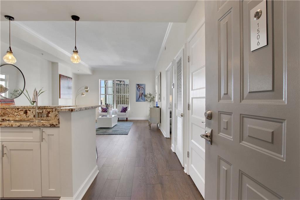 1101 Juniper Street NE 1506