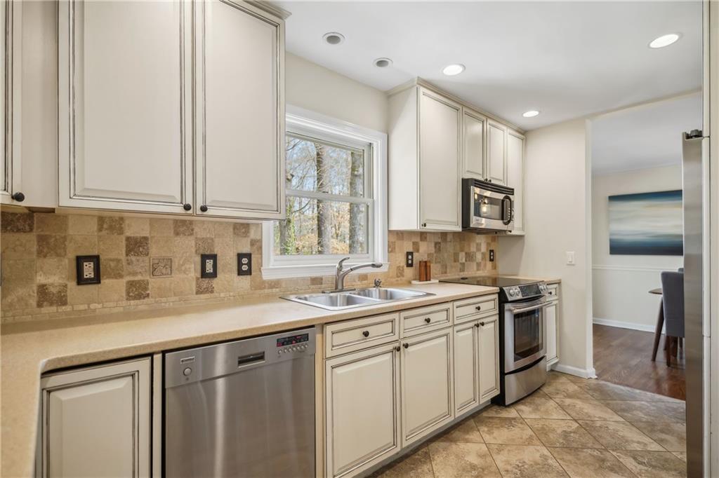 2711 Winding Lane, Brookhaven, Georgia image 12