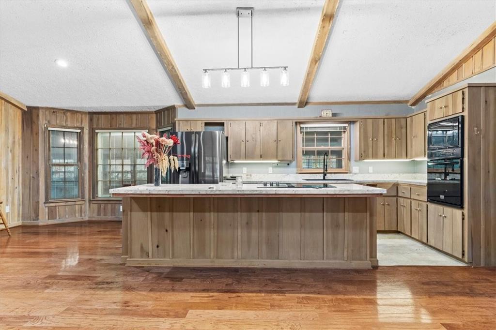 130 Versallies Drive NE