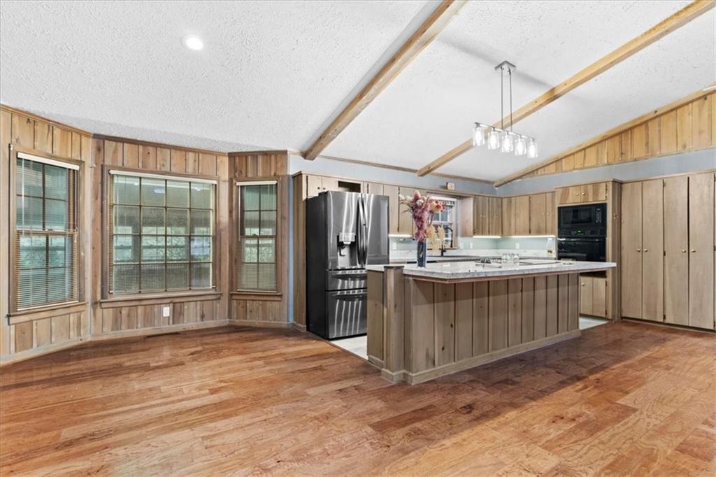 130 Versallies Drive NE